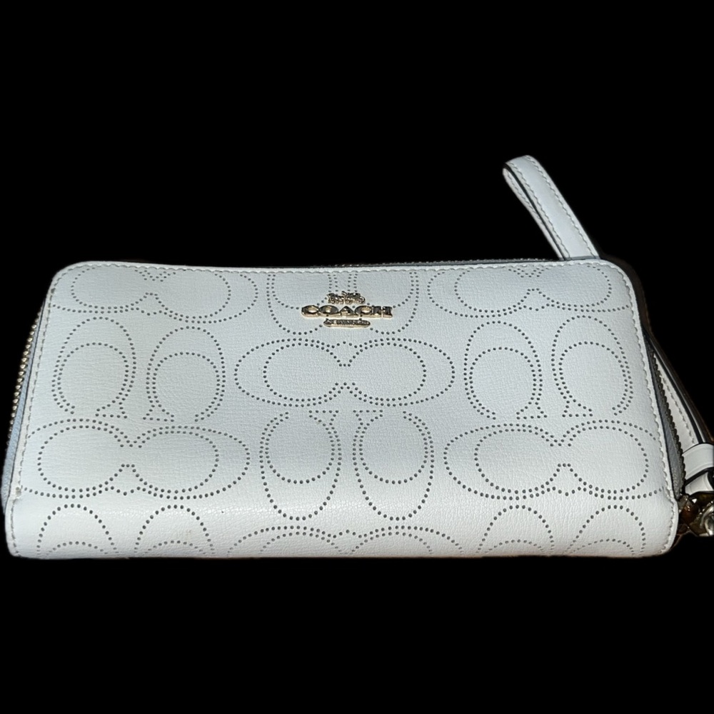 Long zip around wallet in signature canvas